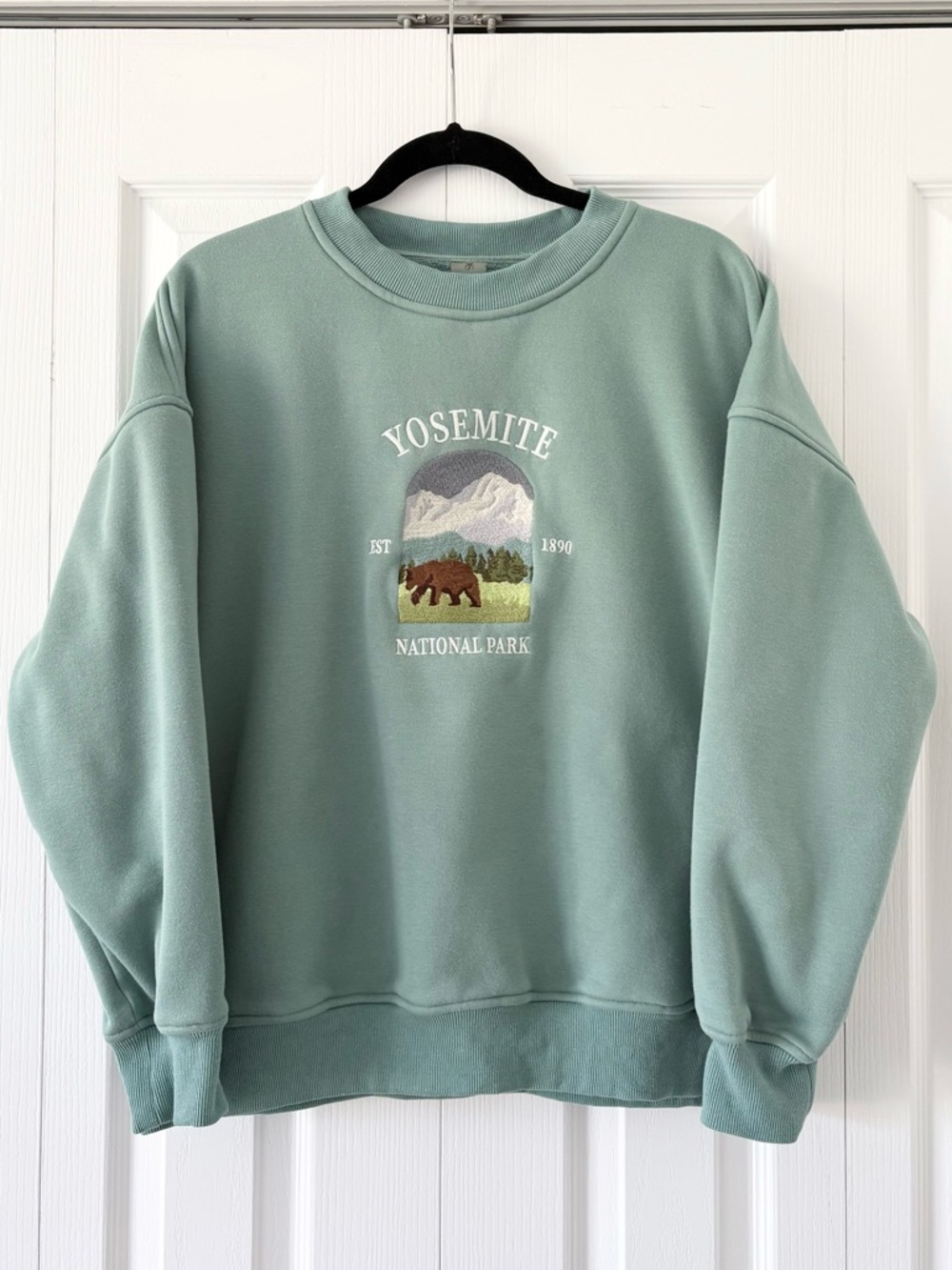 Yosemite National Park Sage Green Graphic Crewneck Sweatshirt